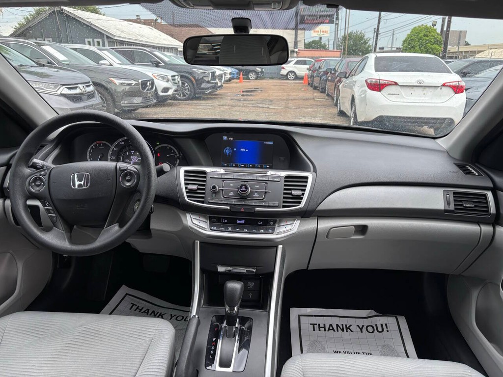Honda Accord Sedan Vehicle Full-screen Gallery Image 19