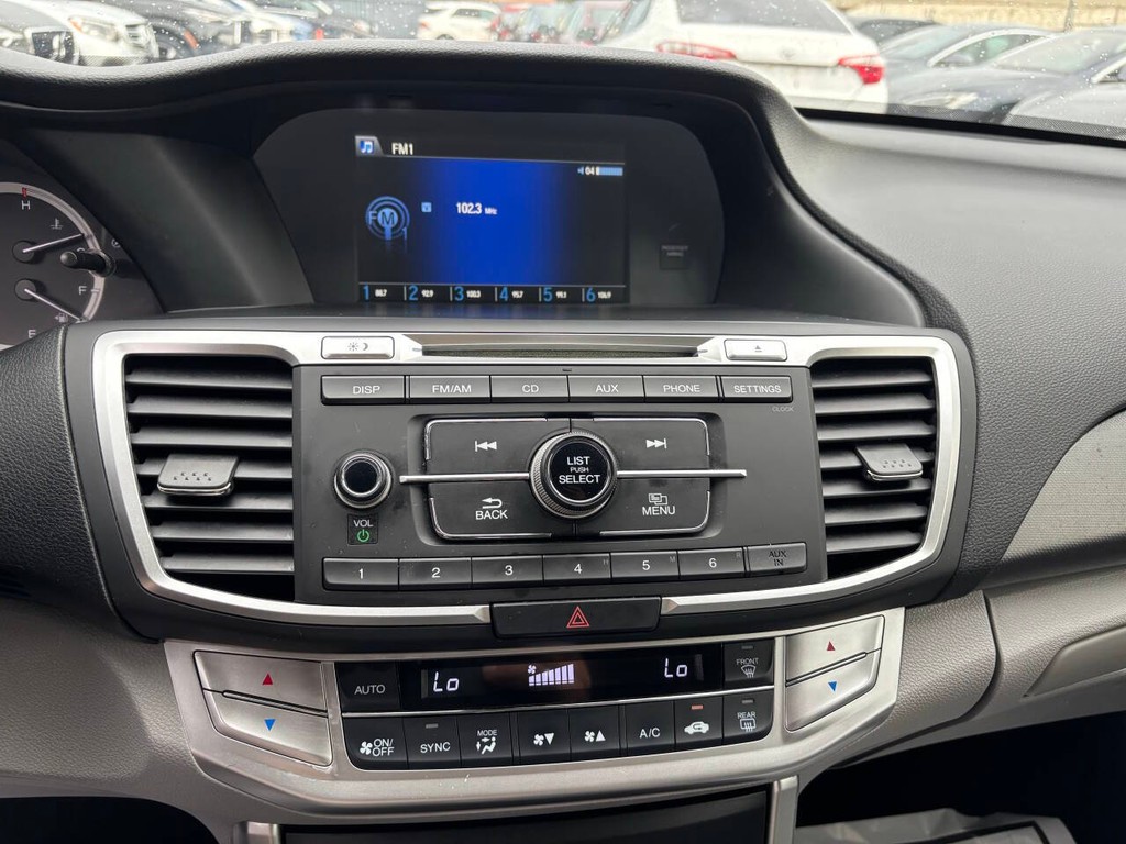 Honda Accord Sedan Vehicle Full-screen Gallery Image 20