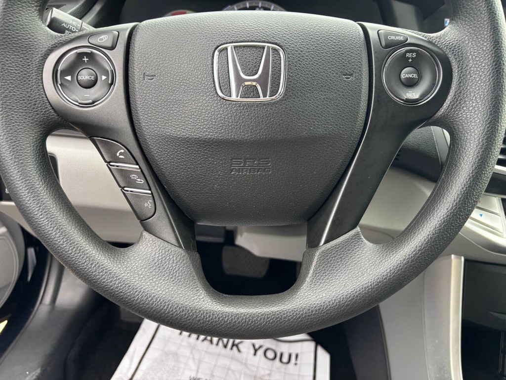 Honda Accord Sedan Vehicle Full-screen Gallery Image 24