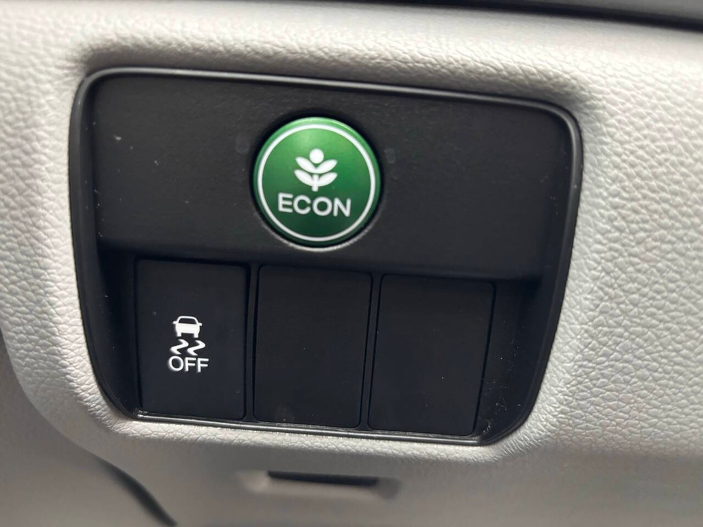 Honda Accord Sedan Vehicle Full-screen Gallery Image 26