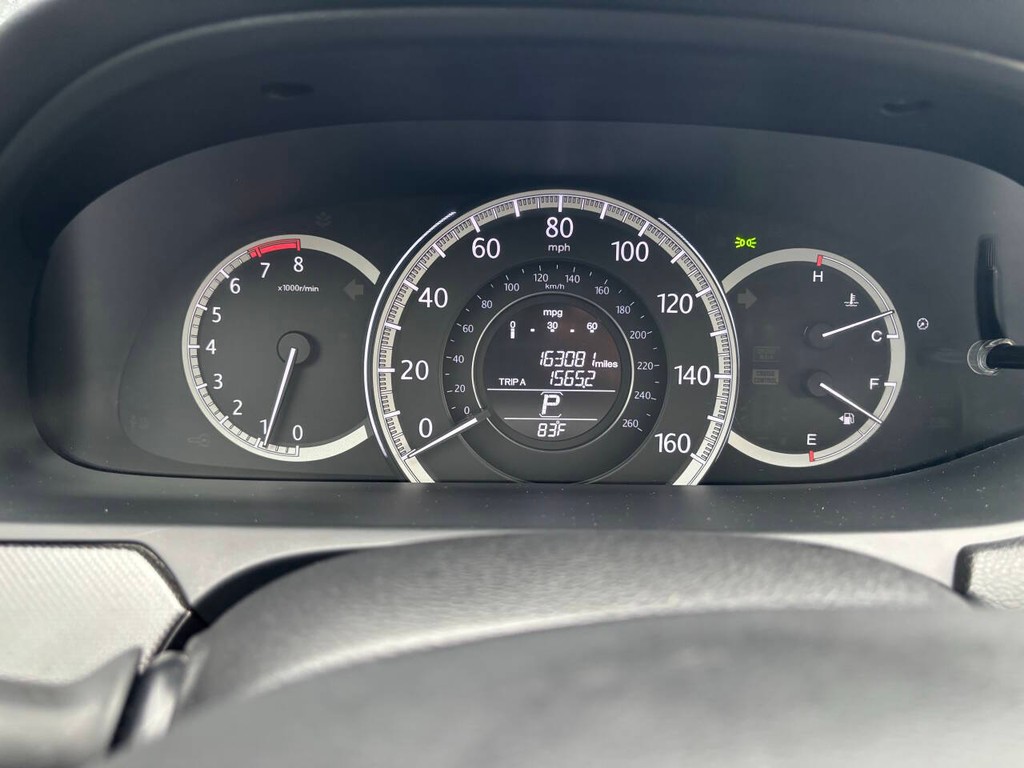 Honda Accord Sedan Vehicle Full-screen Gallery Image 27