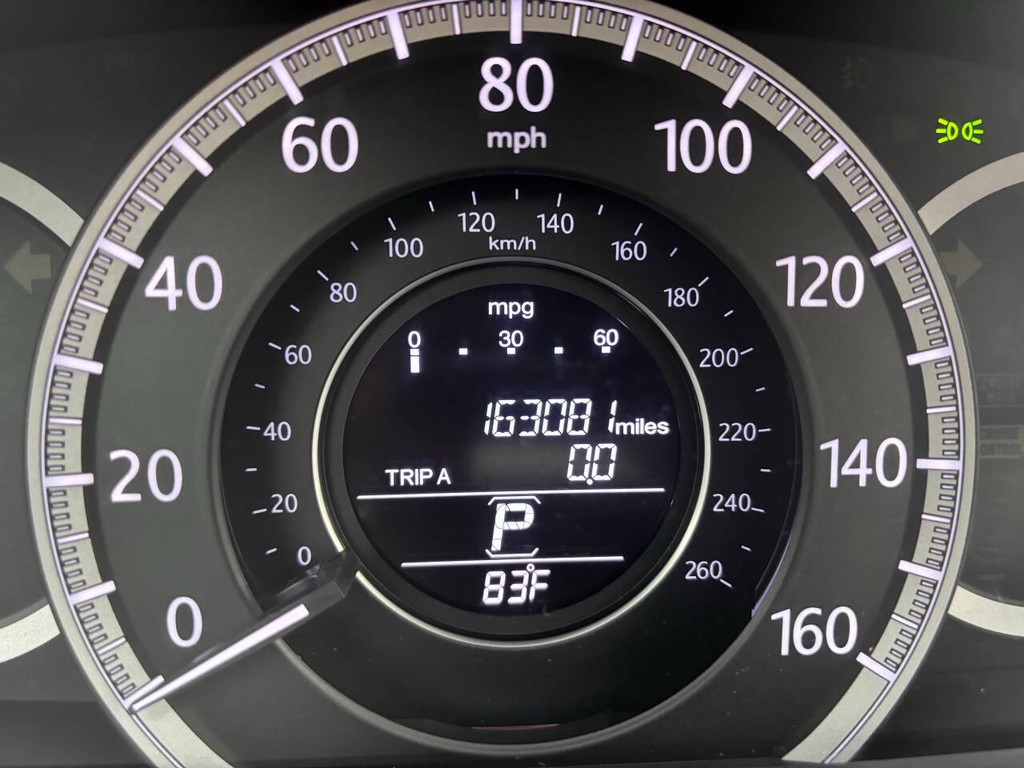 Honda Accord Sedan Vehicle Full-screen Gallery Image 28