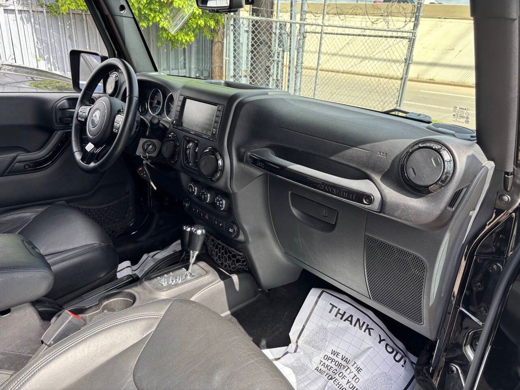 Jeep Wrangler Unlimited Vehicle Full-screen Gallery Image 11