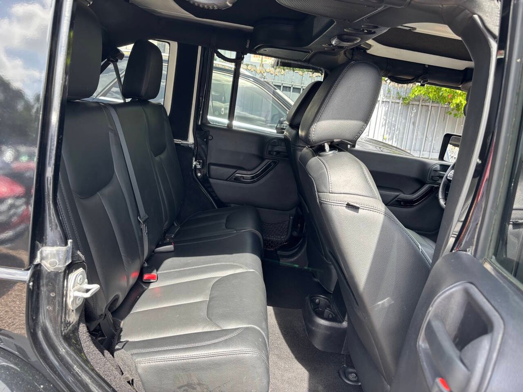 Jeep Wrangler Unlimited Vehicle Full-screen Gallery Image 16