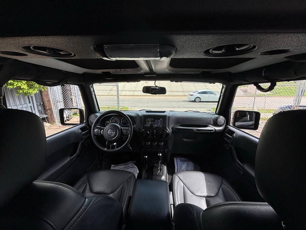 Jeep Wrangler Unlimited Vehicle Full-screen Gallery Image 18
