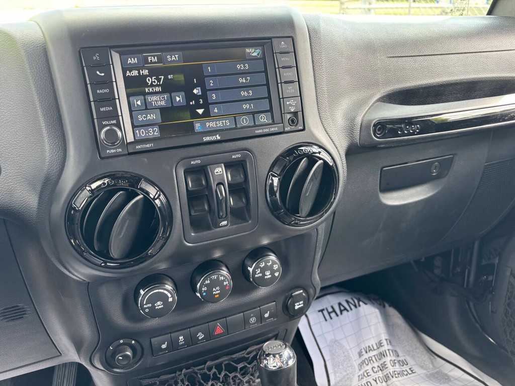 Jeep Wrangler Unlimited Vehicle Full-screen Gallery Image 20