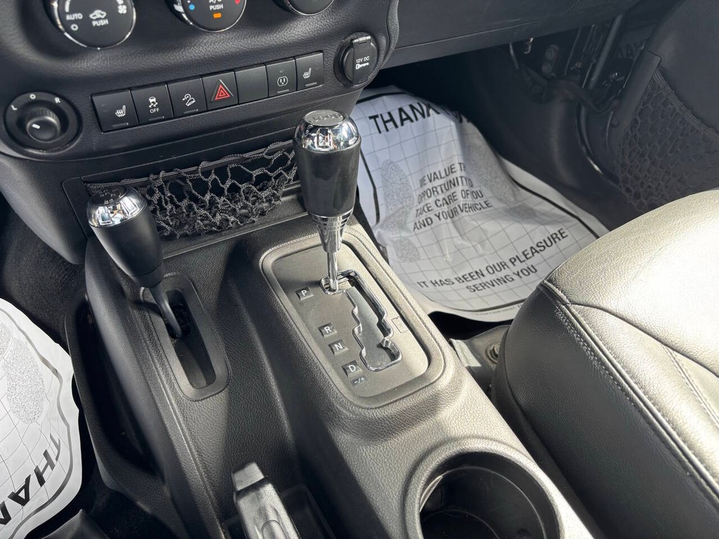 Jeep Wrangler Unlimited Vehicle Full-screen Gallery Image 21