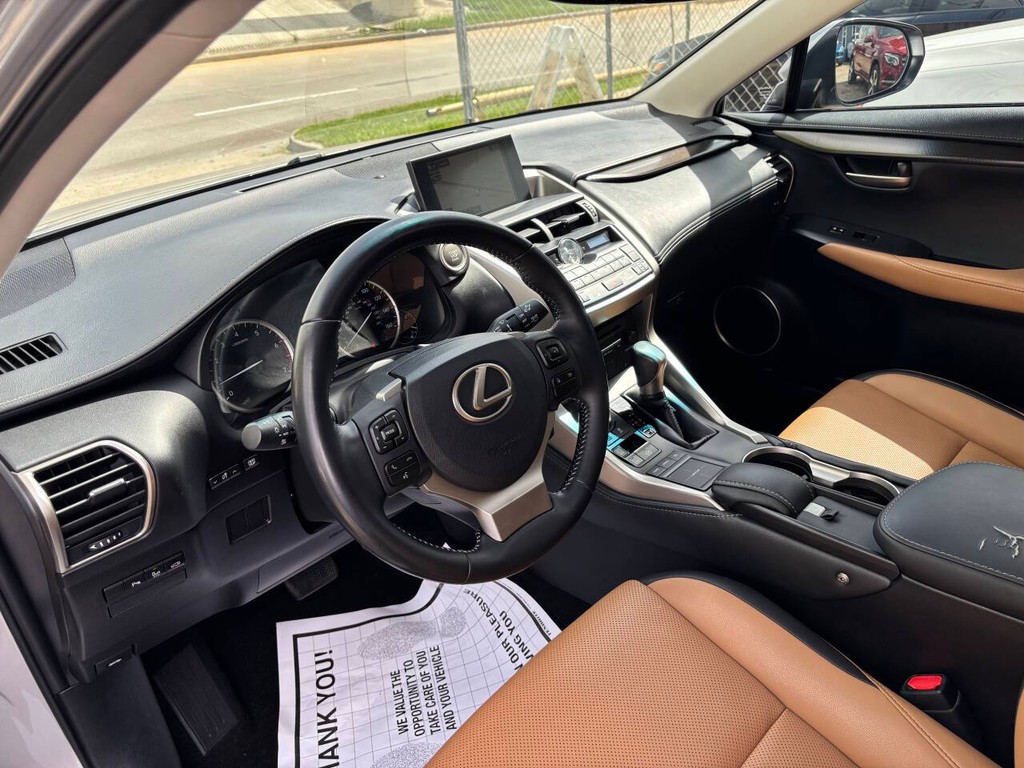 Lexus NX Vehicle Full-screen Gallery Image 08
