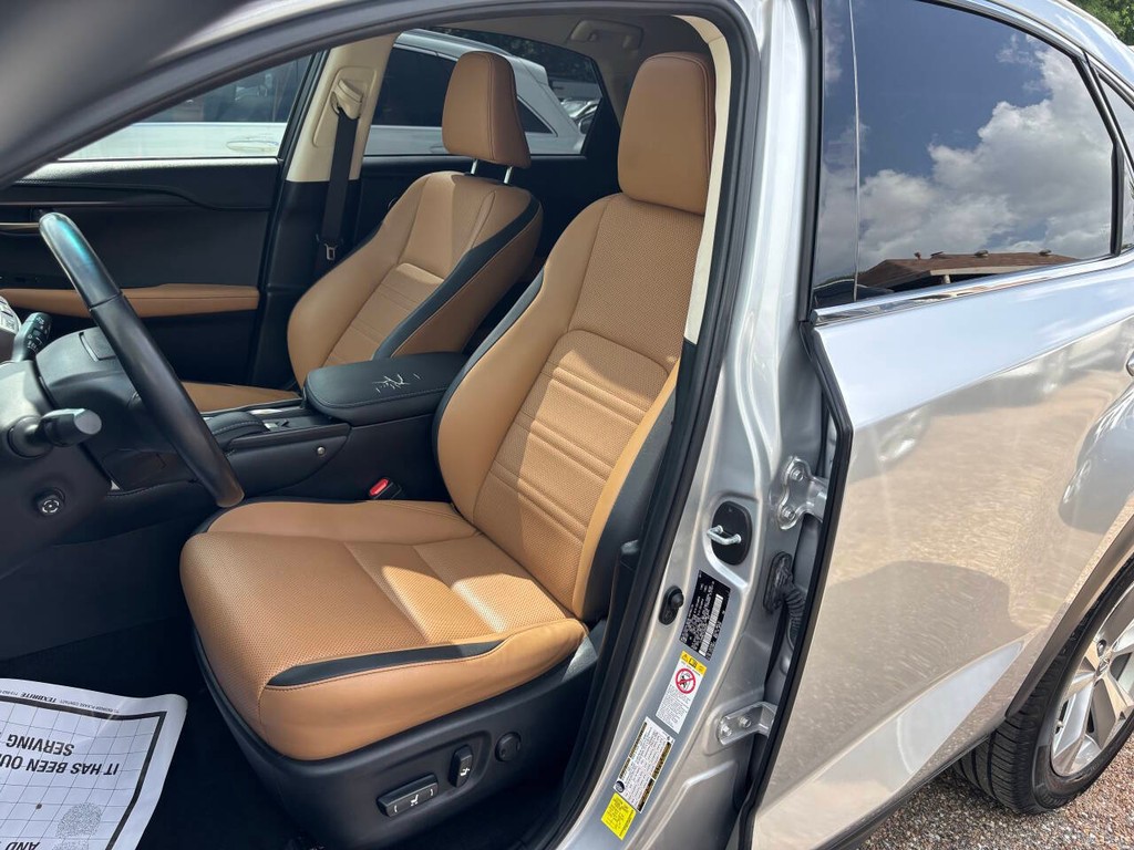 Lexus NX Vehicle Full-screen Gallery Image 09