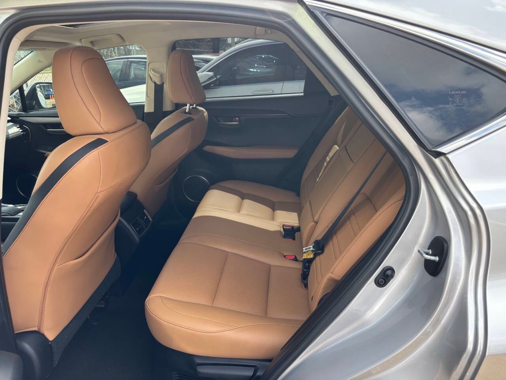 Lexus NX Vehicle Full-screen Gallery Image 14