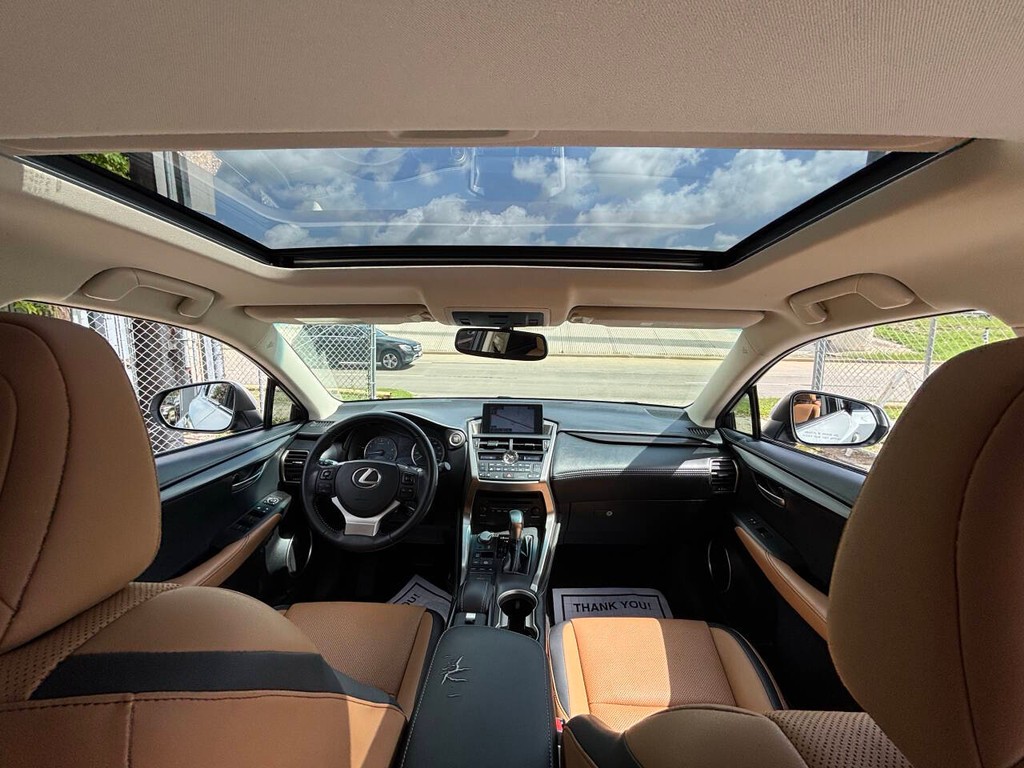 Lexus NX Vehicle Full-screen Gallery Image 18