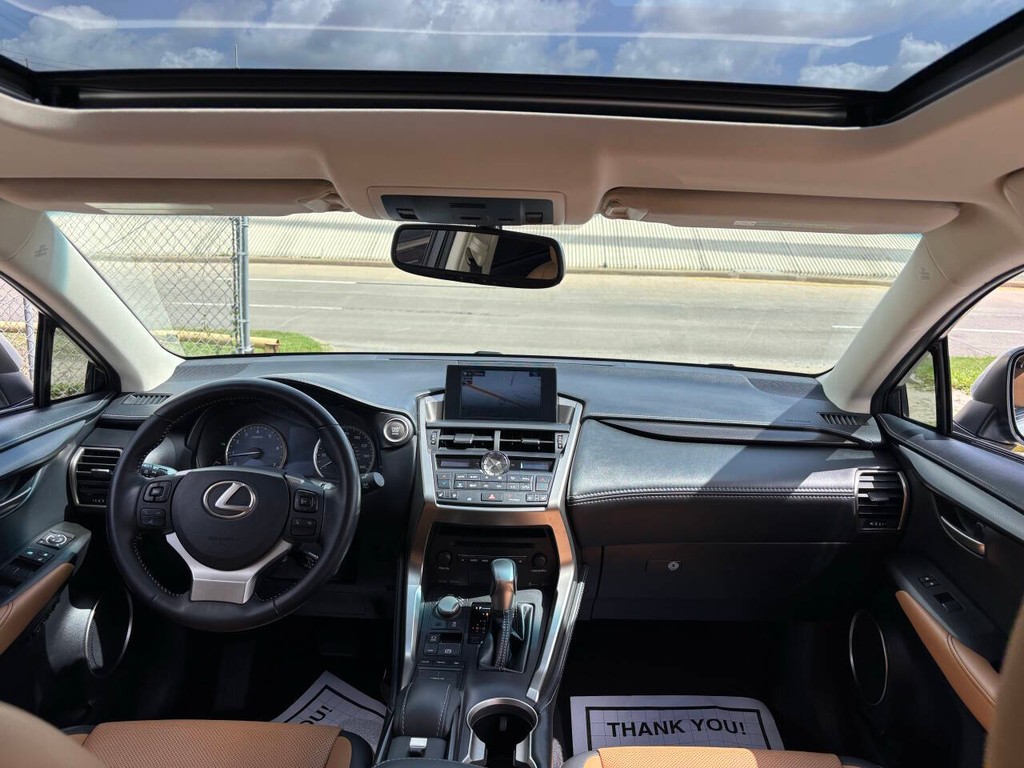 Lexus NX Vehicle Full-screen Gallery Image 19