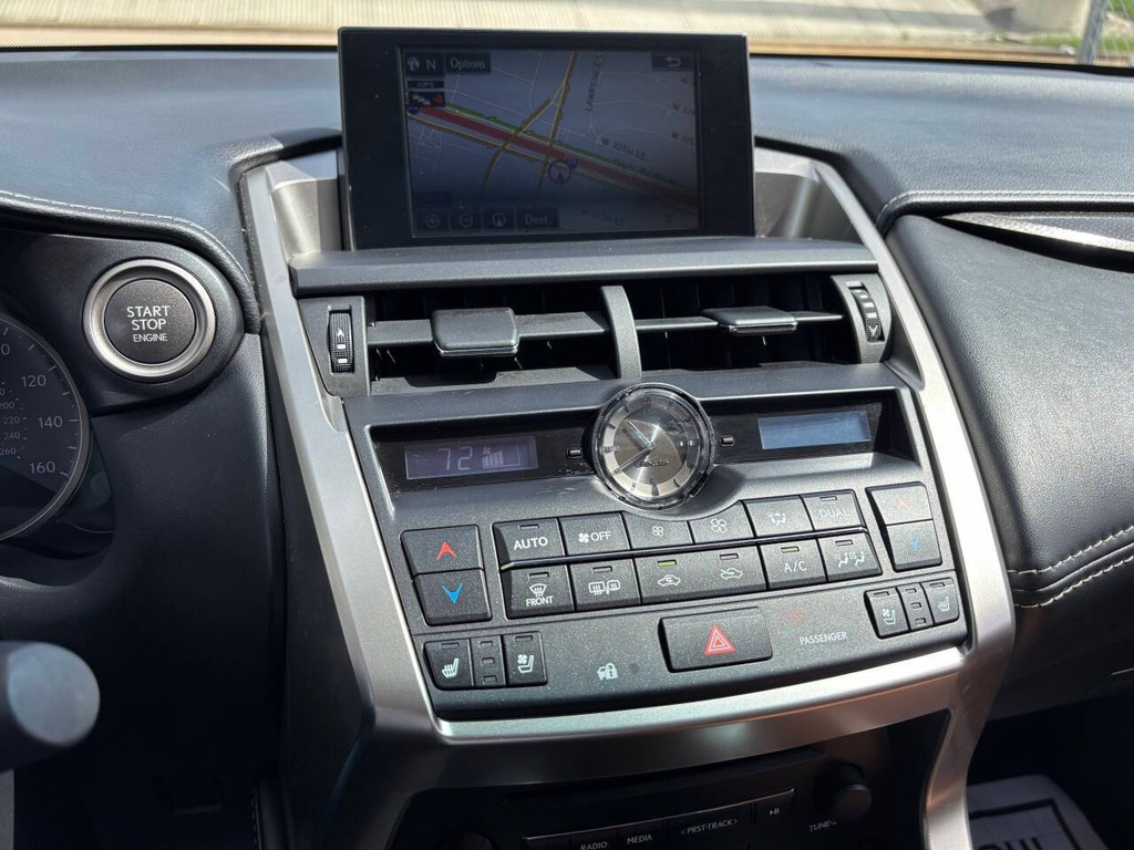 Lexus NX Vehicle Full-screen Gallery Image 20