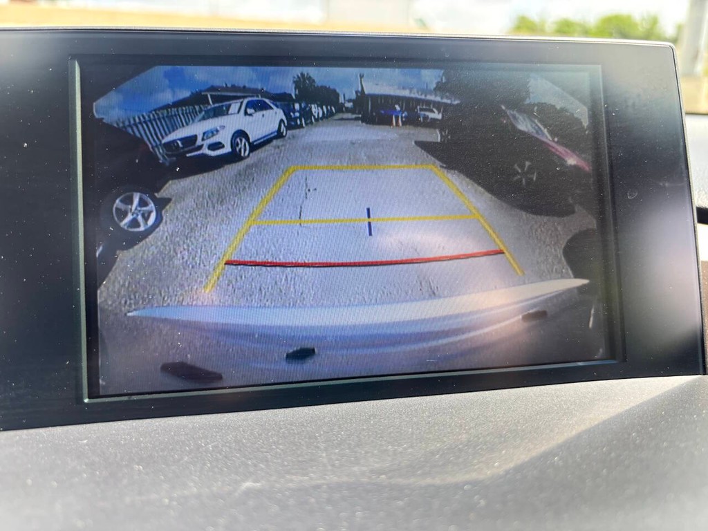 Lexus NX Vehicle Full-screen Gallery Image 22