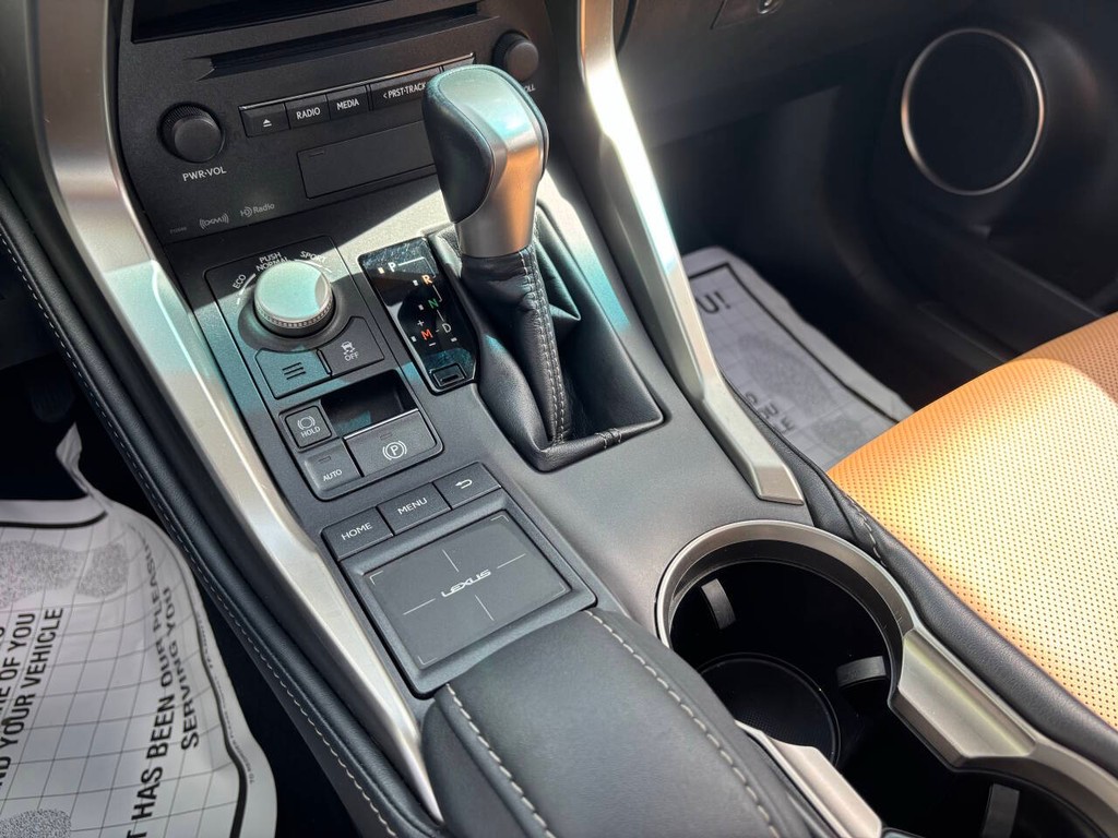 Lexus NX Vehicle Full-screen Gallery Image 23