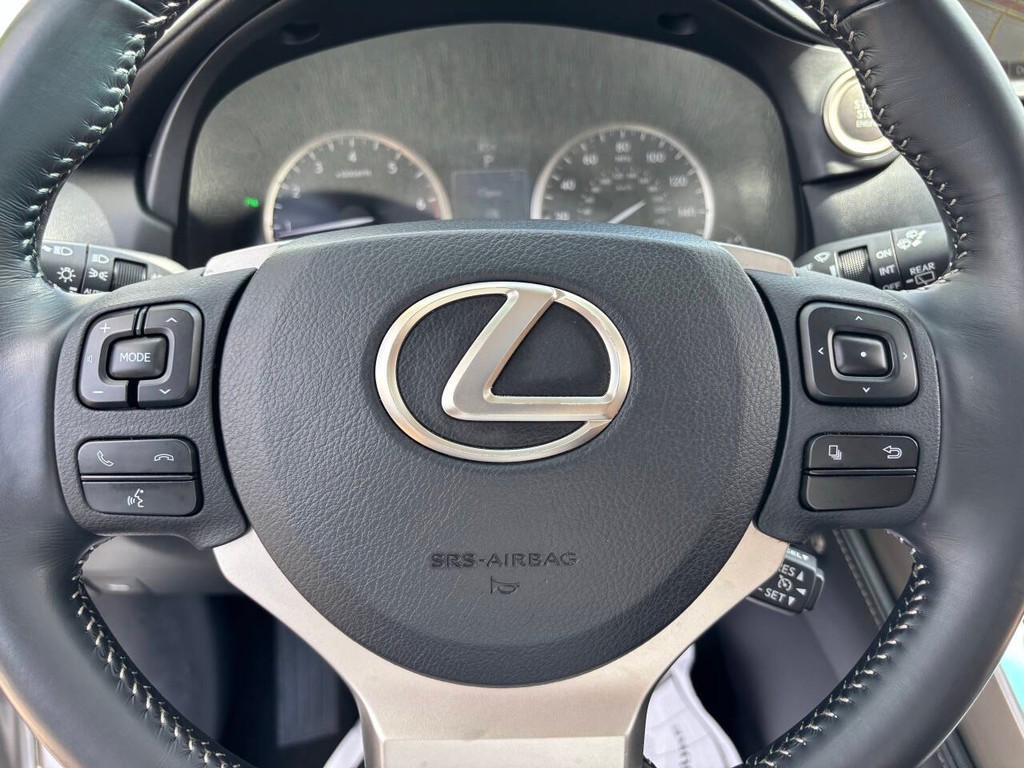 Lexus NX Vehicle Full-screen Gallery Image 25