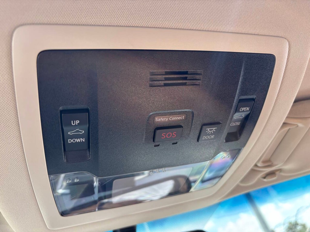 Lexus NX Vehicle Full-screen Gallery Image 28