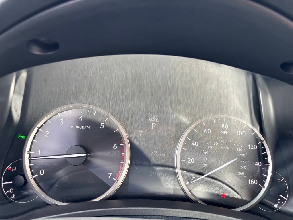 Lexus NX Vehicle Full-screen Gallery Image 30
