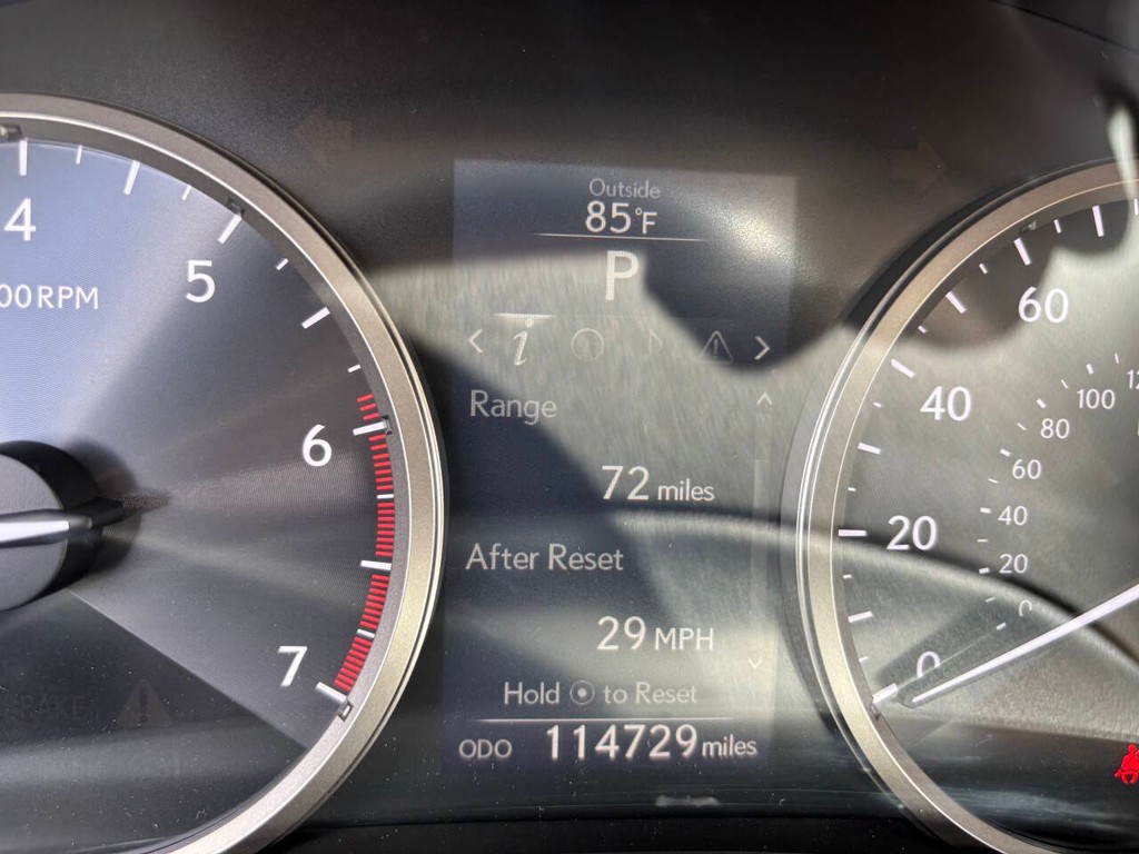 Lexus NX Vehicle Full-screen Gallery Image 31
