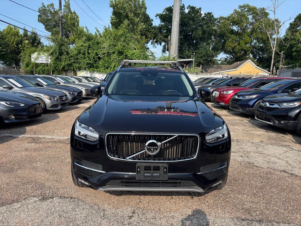Volvo XC90 Vehicle Full-screen Gallery Image 02