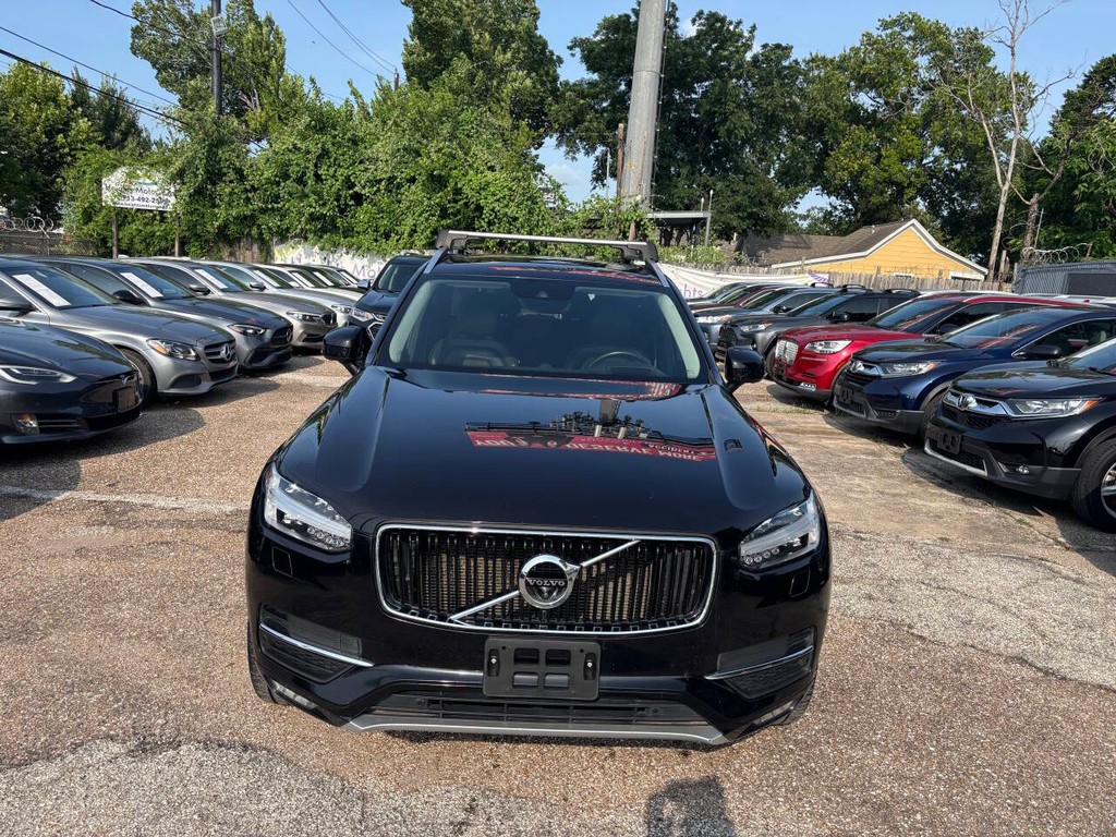 Volvo XC90 Vehicle Full-screen Gallery Image 03