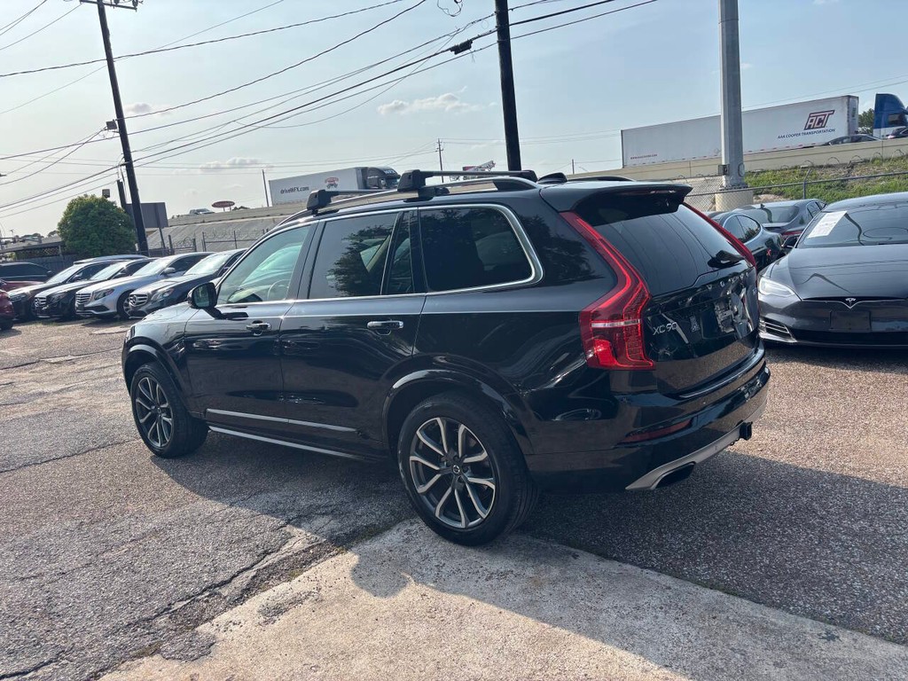 Volvo XC90 Vehicle Full-screen Gallery Image 05