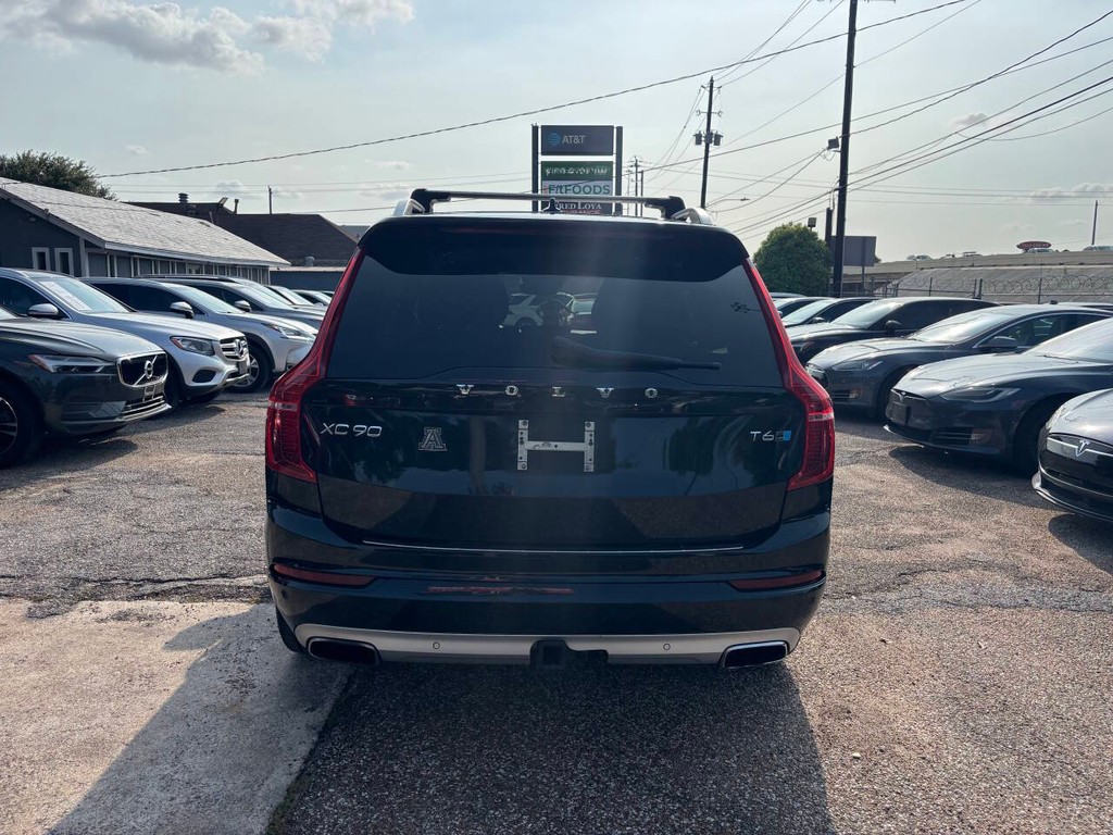 Volvo XC90 Vehicle Full-screen Gallery Image 06