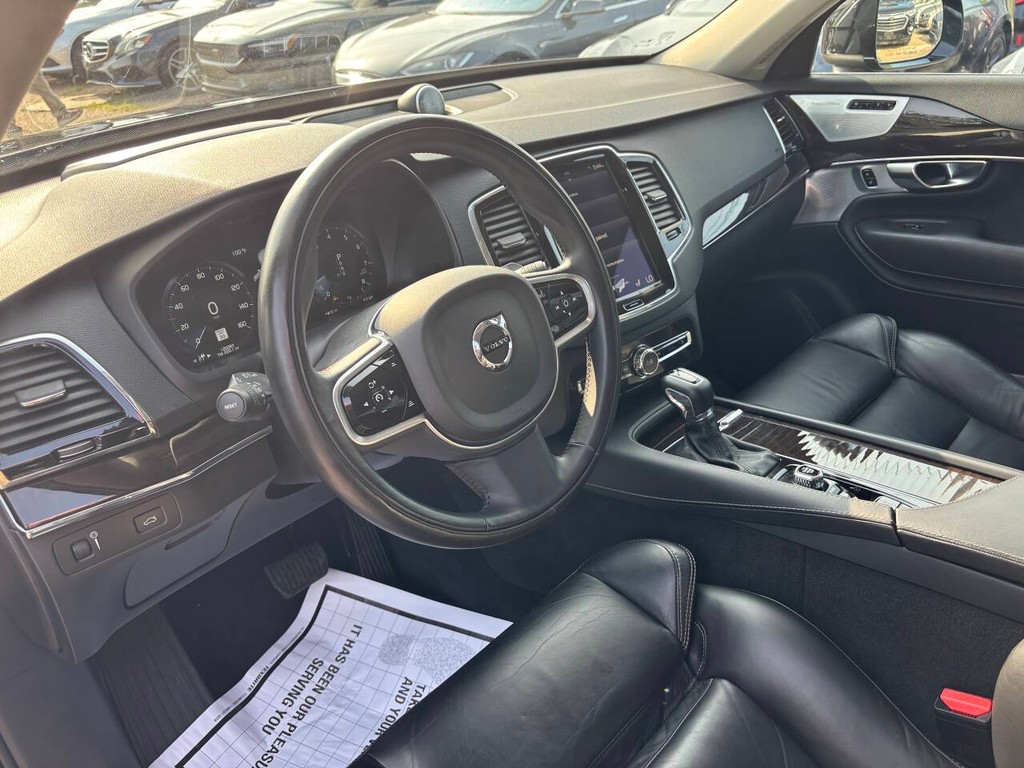 Volvo XC90 Vehicle Full-screen Gallery Image 08