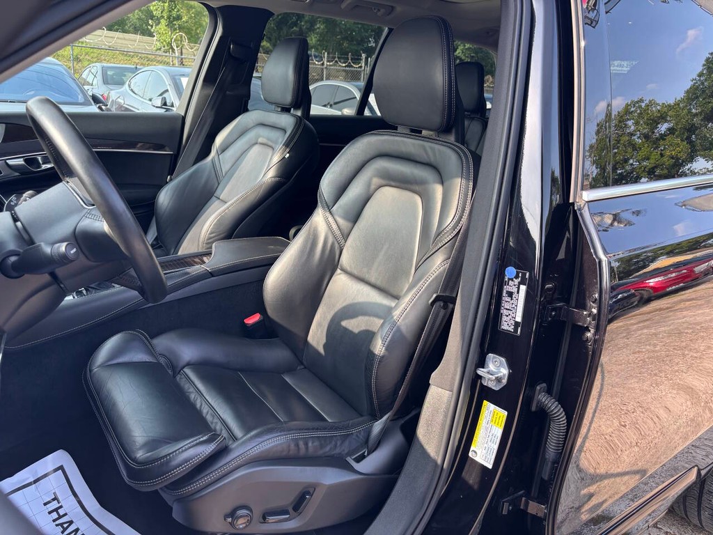 Volvo XC90 Vehicle Full-screen Gallery Image 09