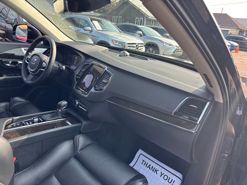 Volvo XC90 Vehicle Full-screen Gallery Image 11
