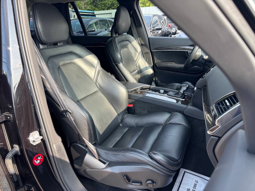 Volvo XC90 Vehicle Full-screen Gallery Image 12