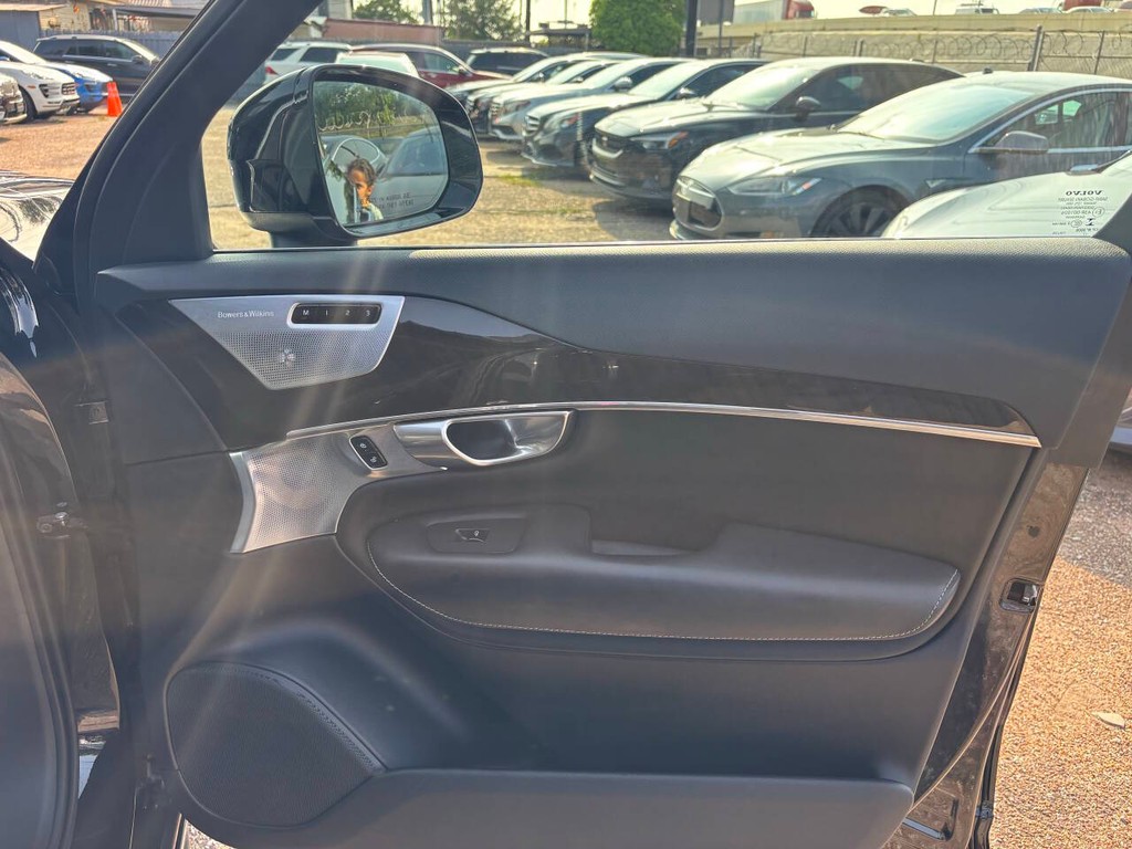 Volvo XC90 Vehicle Full-screen Gallery Image 13