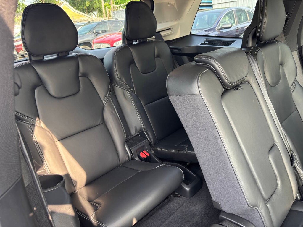 Volvo XC90 Vehicle Full-screen Gallery Image 18