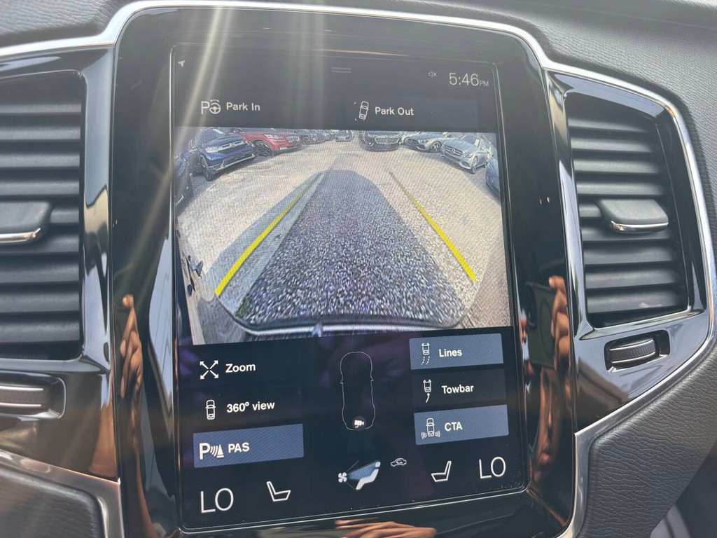 Volvo XC90 Vehicle Full-screen Gallery Image 23