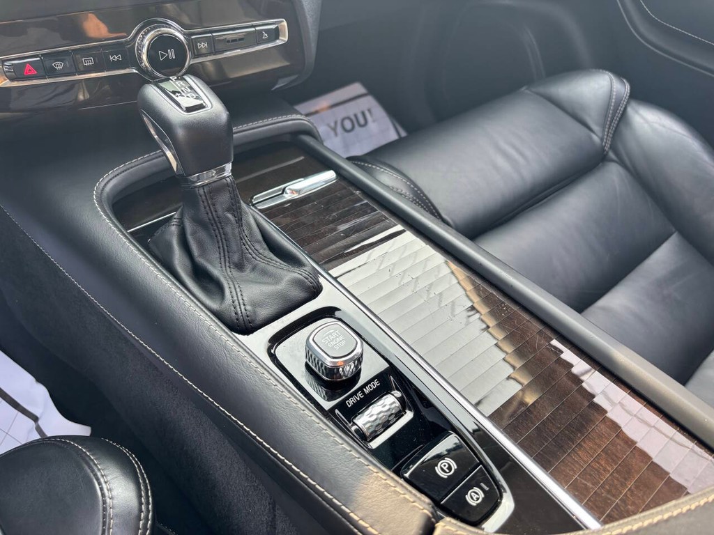 Volvo XC90 Vehicle Full-screen Gallery Image 24