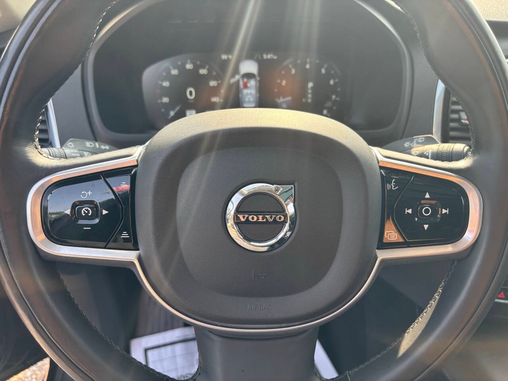 Volvo XC90 Vehicle Full-screen Gallery Image 26