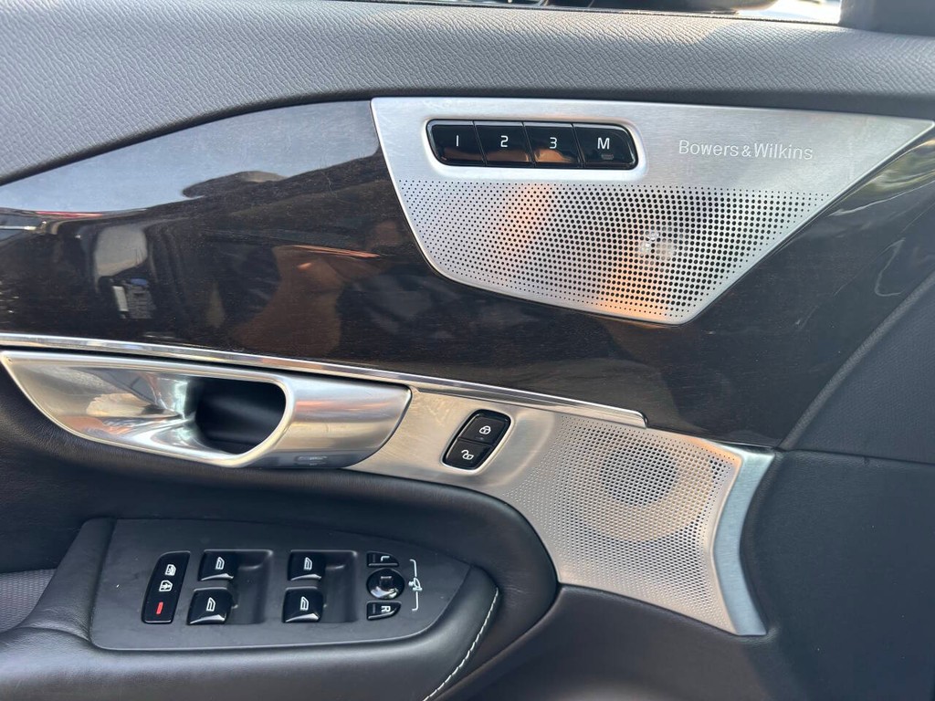 Volvo XC90 Vehicle Full-screen Gallery Image 27