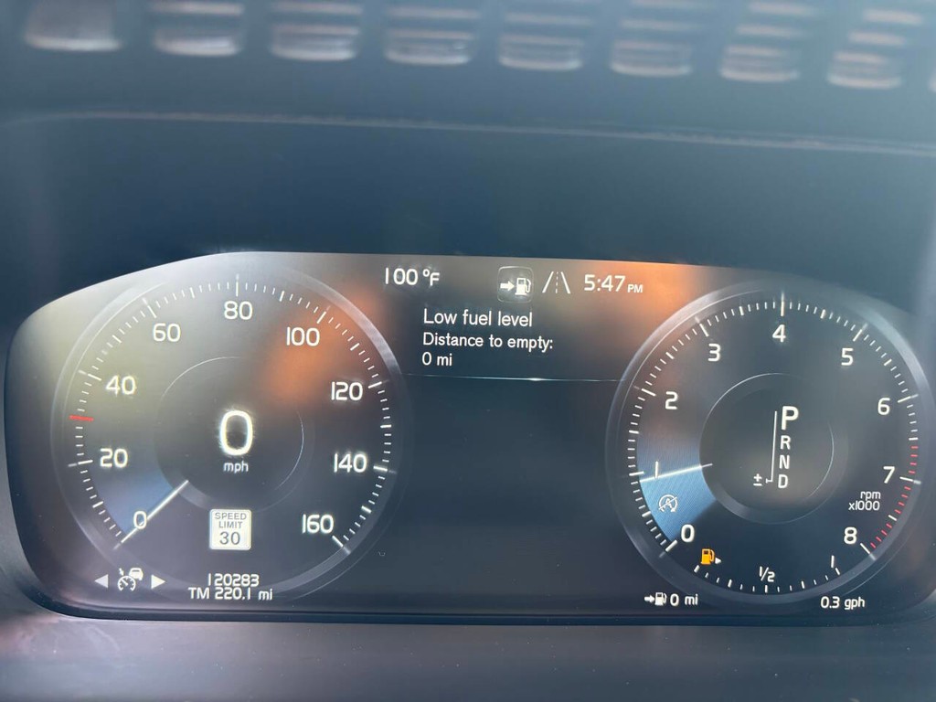 Volvo XC90 Vehicle Full-screen Gallery Image 30