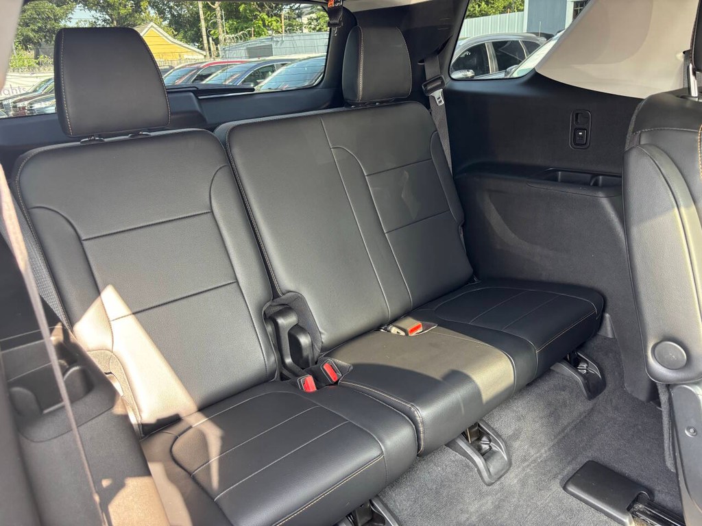 Chevrolet Traverse Vehicle Full-screen Gallery Image 18