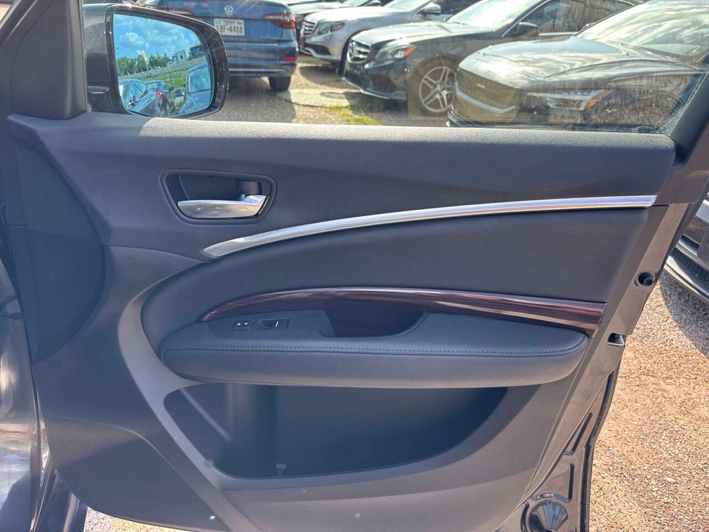 Acura MDX Vehicle Full-screen Gallery Image 12