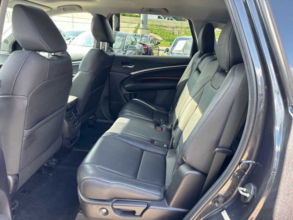 Acura MDX Vehicle Full-screen Gallery Image 13