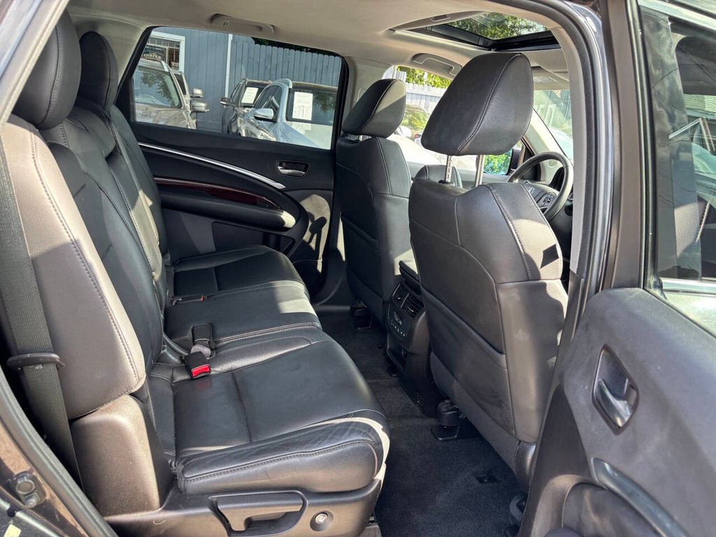 Acura MDX Vehicle Full-screen Gallery Image 15