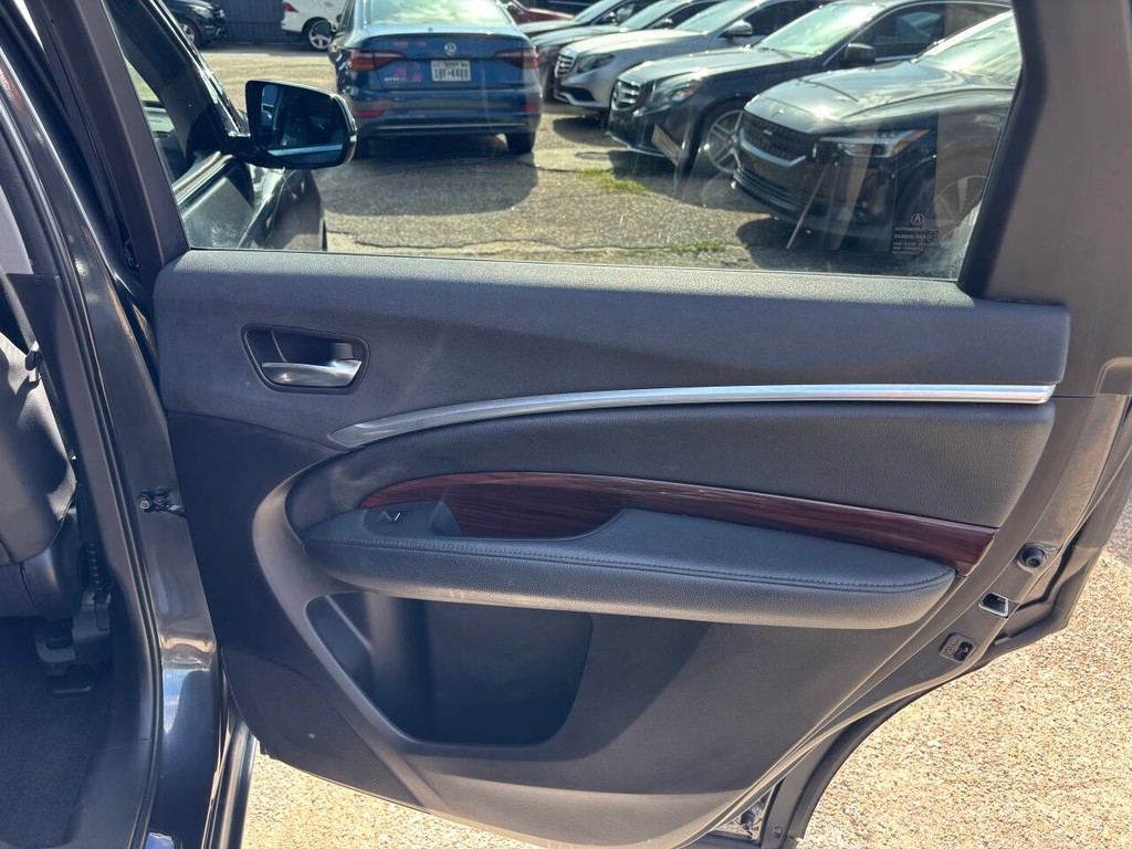 Acura MDX Vehicle Full-screen Gallery Image 16