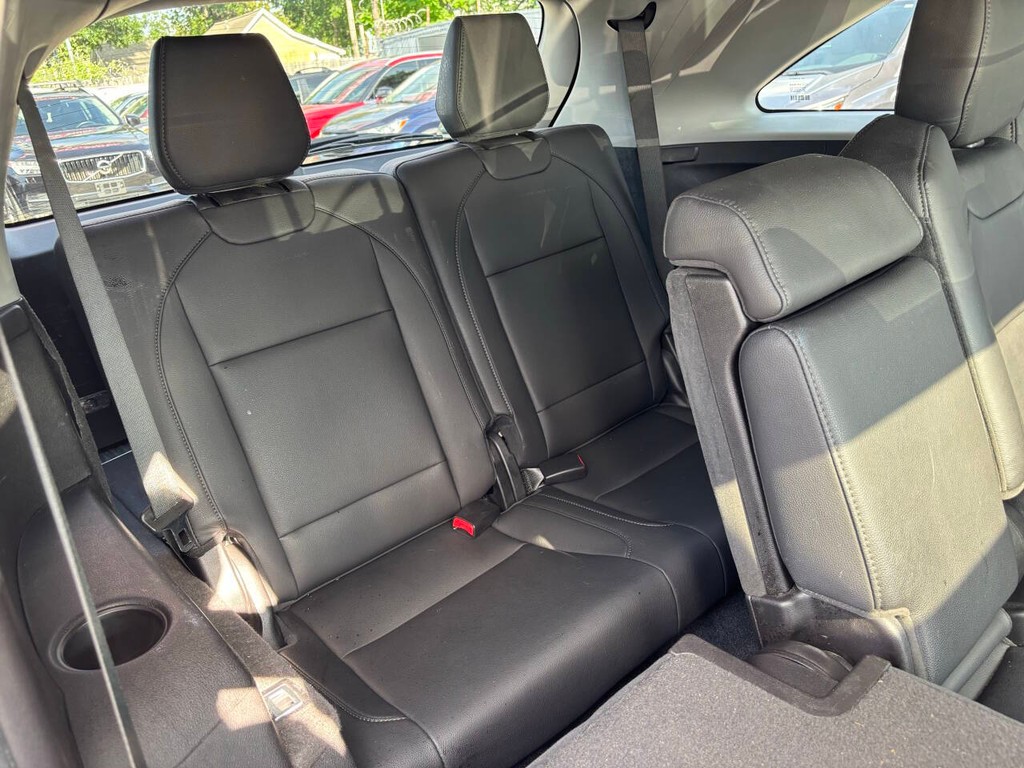 Acura MDX Vehicle Full-screen Gallery Image 17