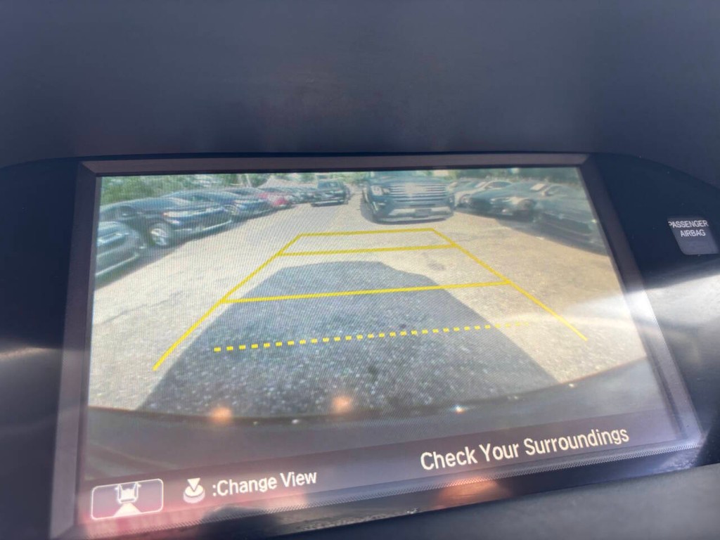 Acura MDX Vehicle Full-screen Gallery Image 22