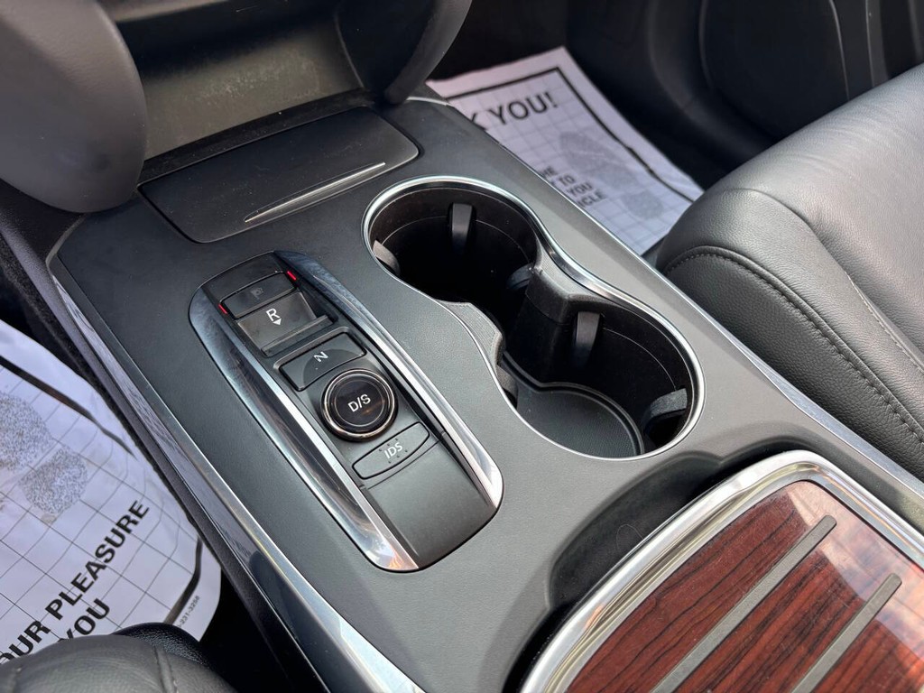 Acura MDX Vehicle Full-screen Gallery Image 23