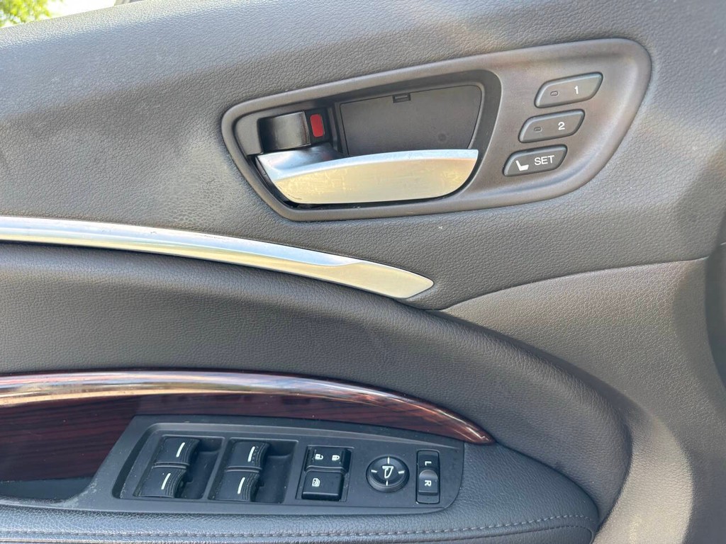 Acura MDX Vehicle Full-screen Gallery Image 26