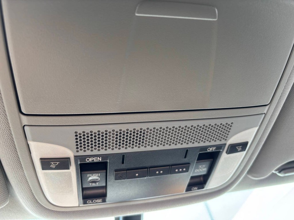 Acura MDX Vehicle Full-screen Gallery Image 27