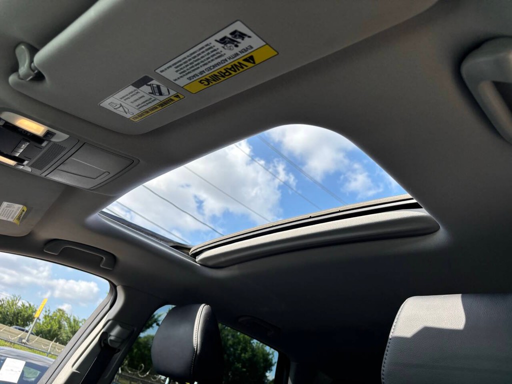 Acura MDX Vehicle Full-screen Gallery Image 28