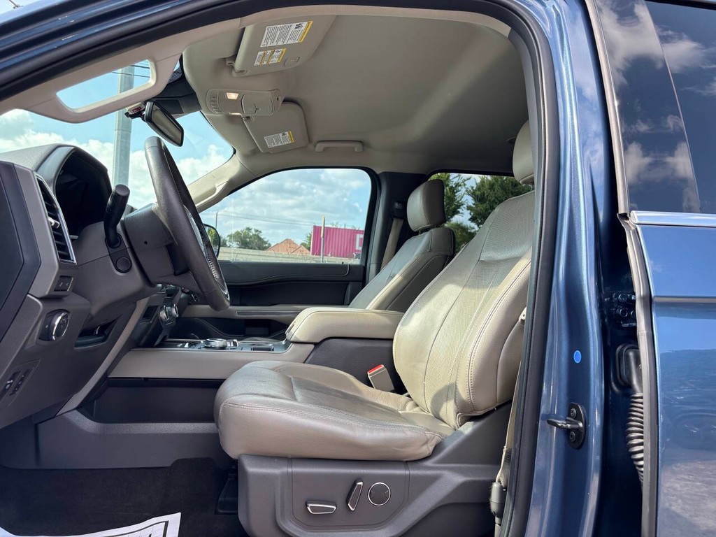 Ford Expedition Vehicle Full-screen Gallery Image 09